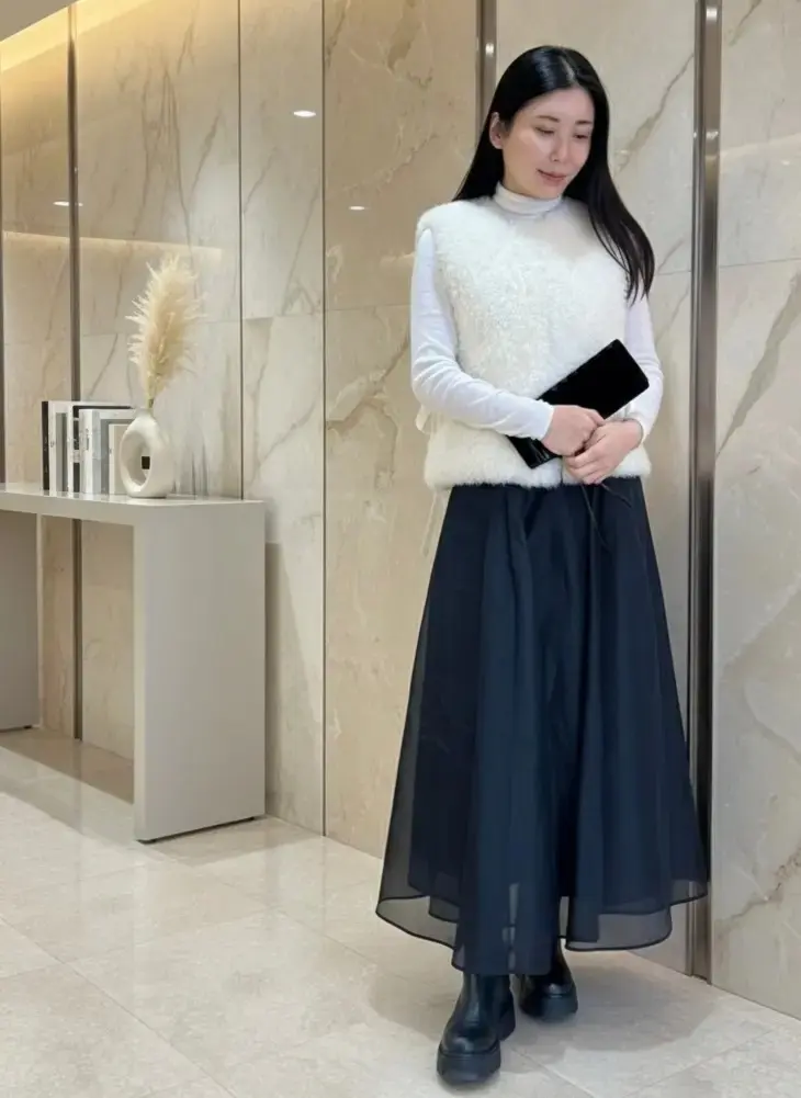  エクラ華組 與儀加奈子さん　ロングスカート 白のカシミヤファーベスト