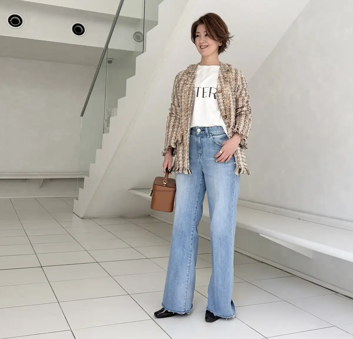 上品カジュアルなツイードジャケット　デニムパンツ　春ファッション