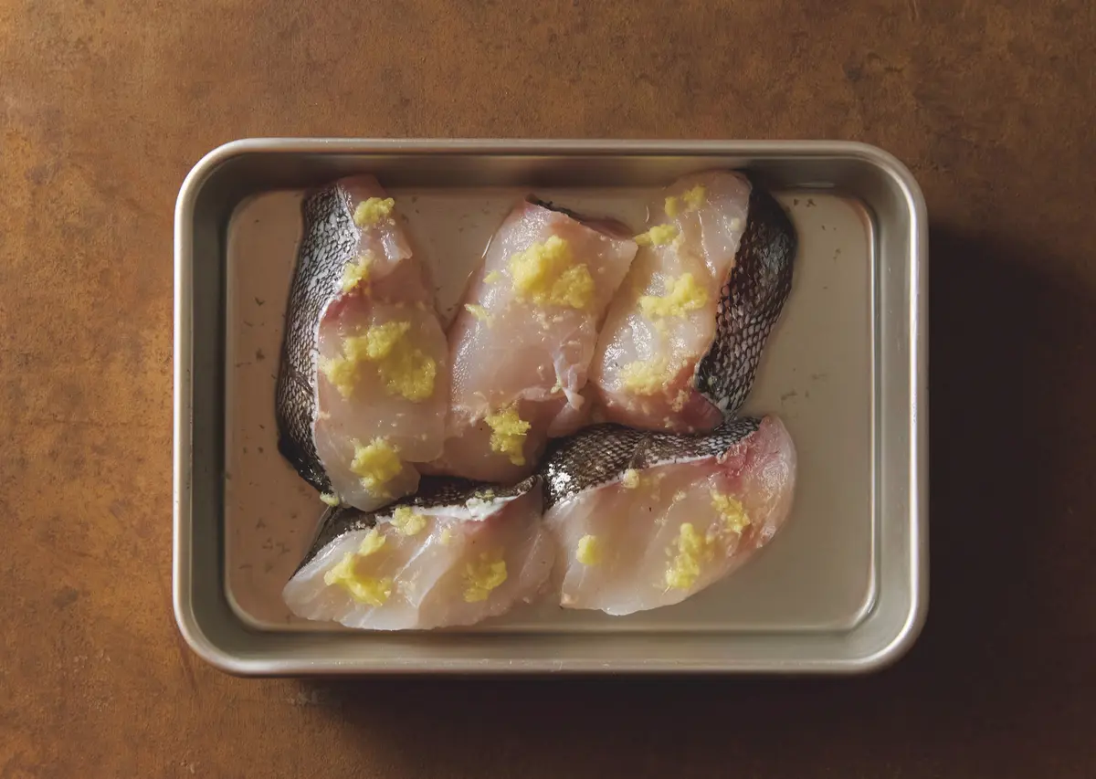 ウー・ウェンさん　いたわり鍋　タラのサンラー鍋　材料の下ごしらえ