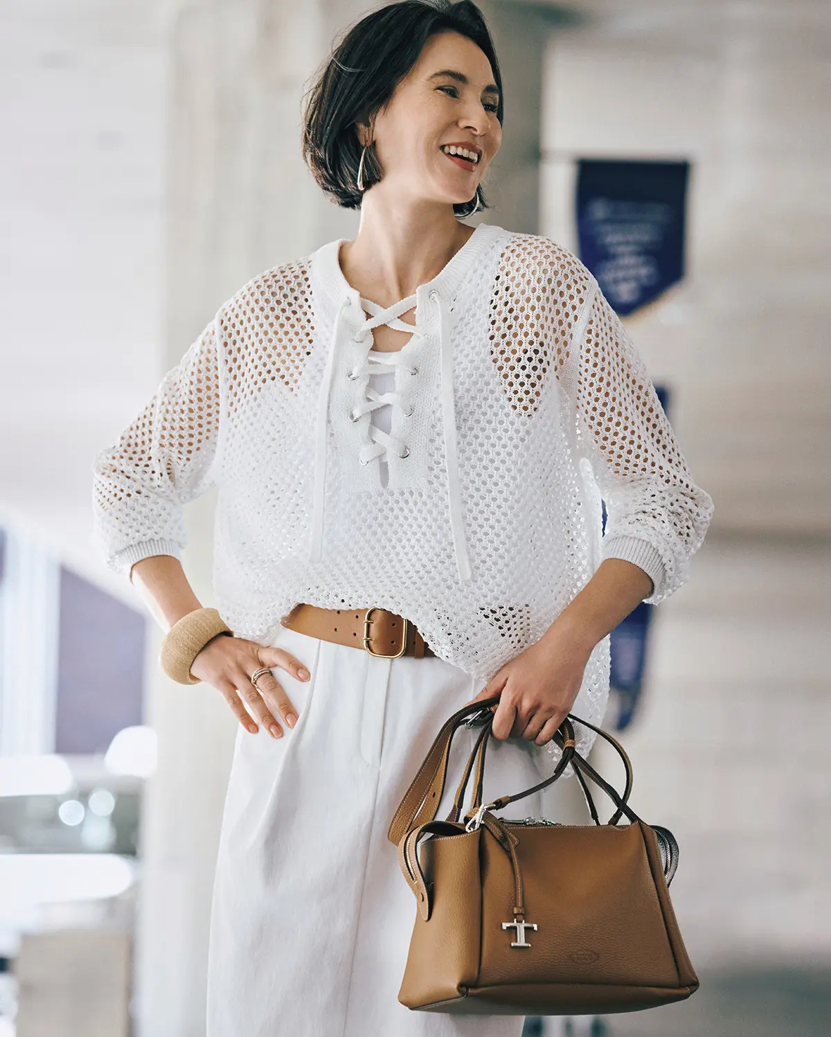 風通しよく快適な肌見せがかなう オールホワイトのメッシュニット