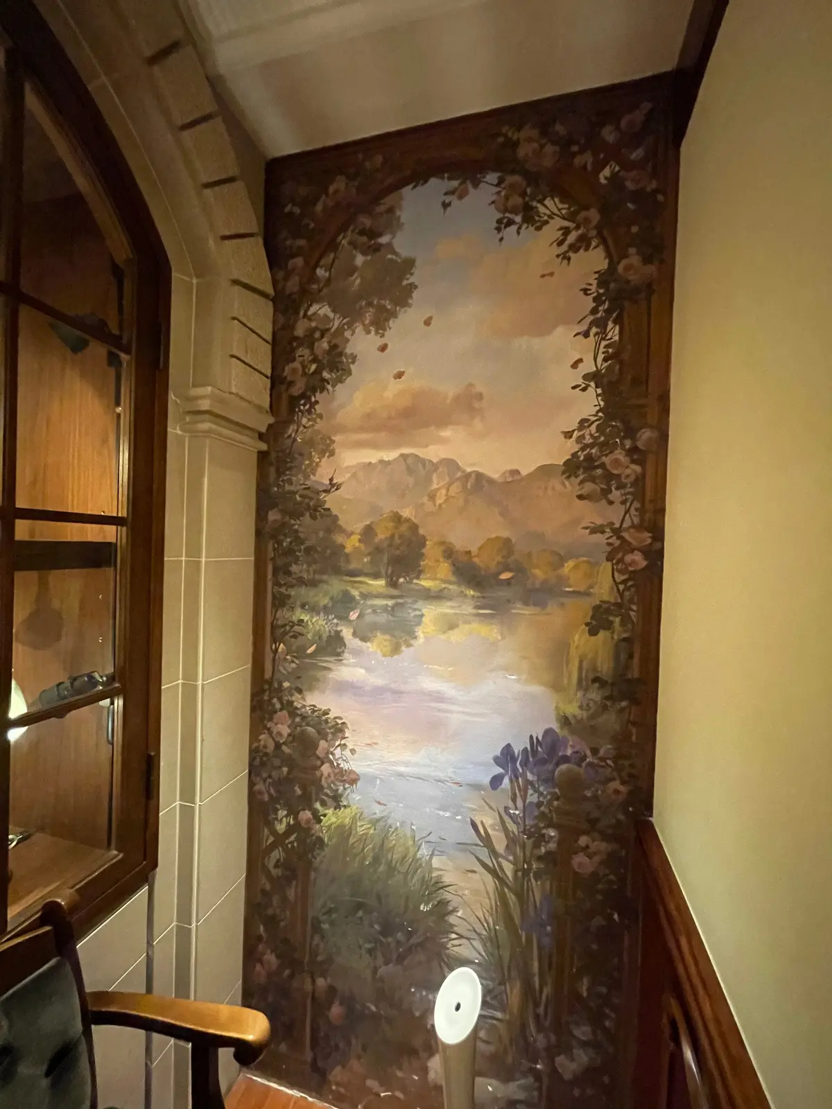 巴里夕顔、銀座、フレンチ、フランス料理、芸術、美術、エミール・ガレアール・ヌーヴォー、内装、芸術品、美術品、アート、店内、内装、個室、絵画、アンティーク