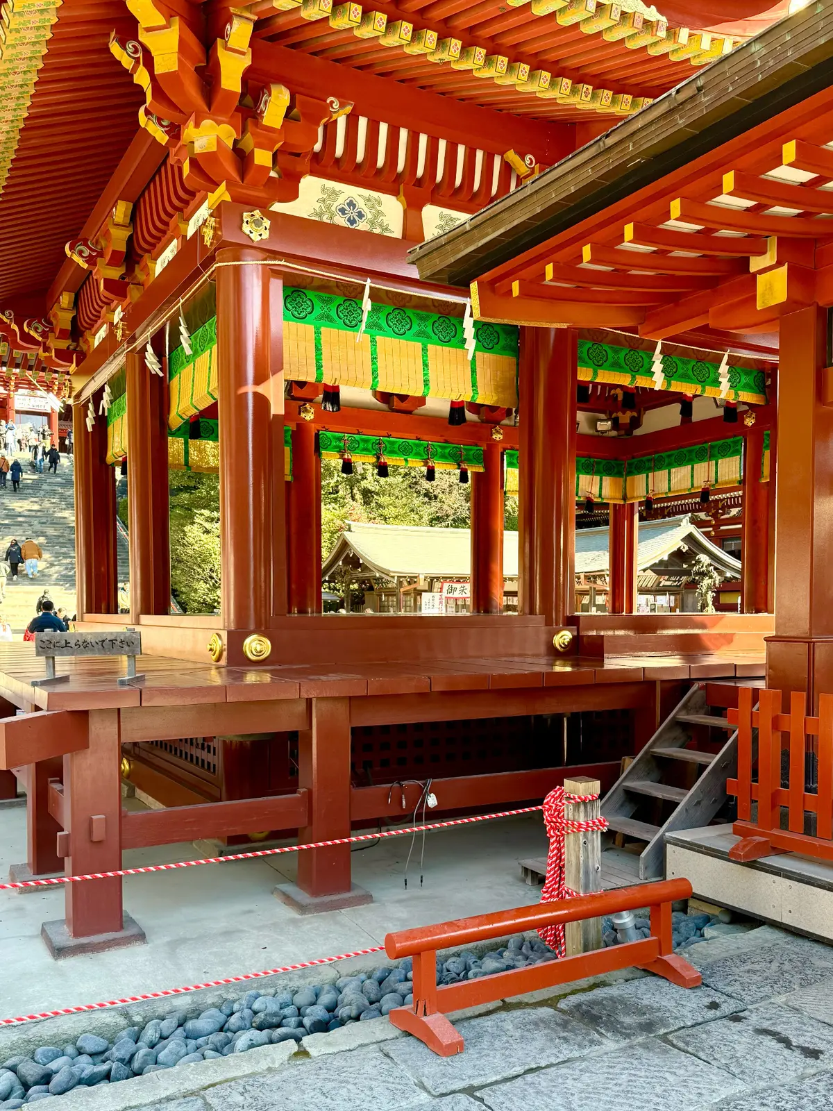 鎌倉　鶴岡八幡宮　境内　舞殿