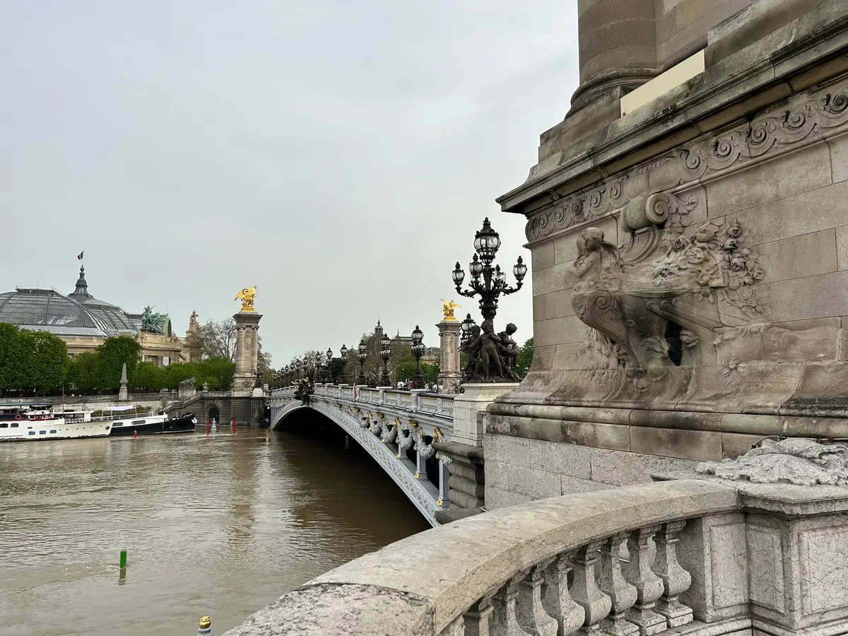 Netflix ネットフリックス　　TVドラマ「エミリー、パリへ行く」seasons5 の最新ロケ地