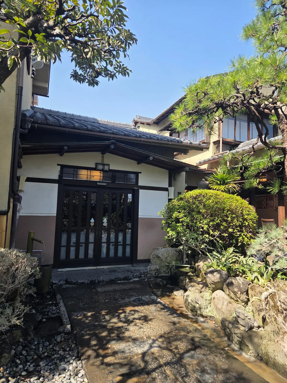 あつた蓬莱軒本店