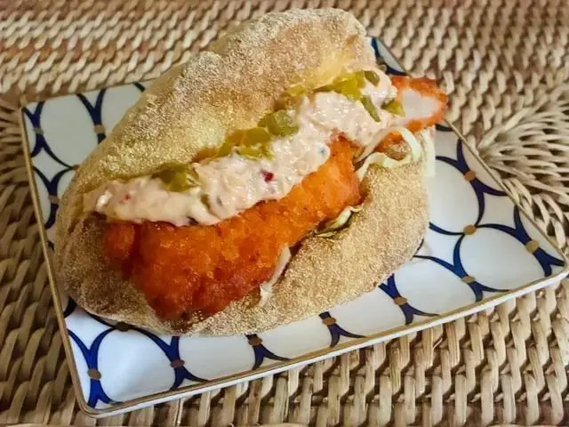 「レッドホットチキン サンドウィッチ」