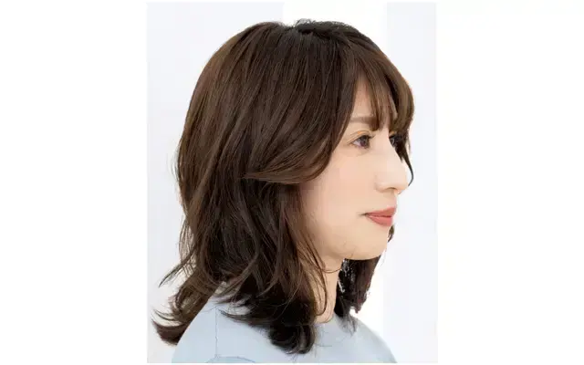 ひし形フォルムで目線を横流しに！小顔効果にも期待できるスタイル