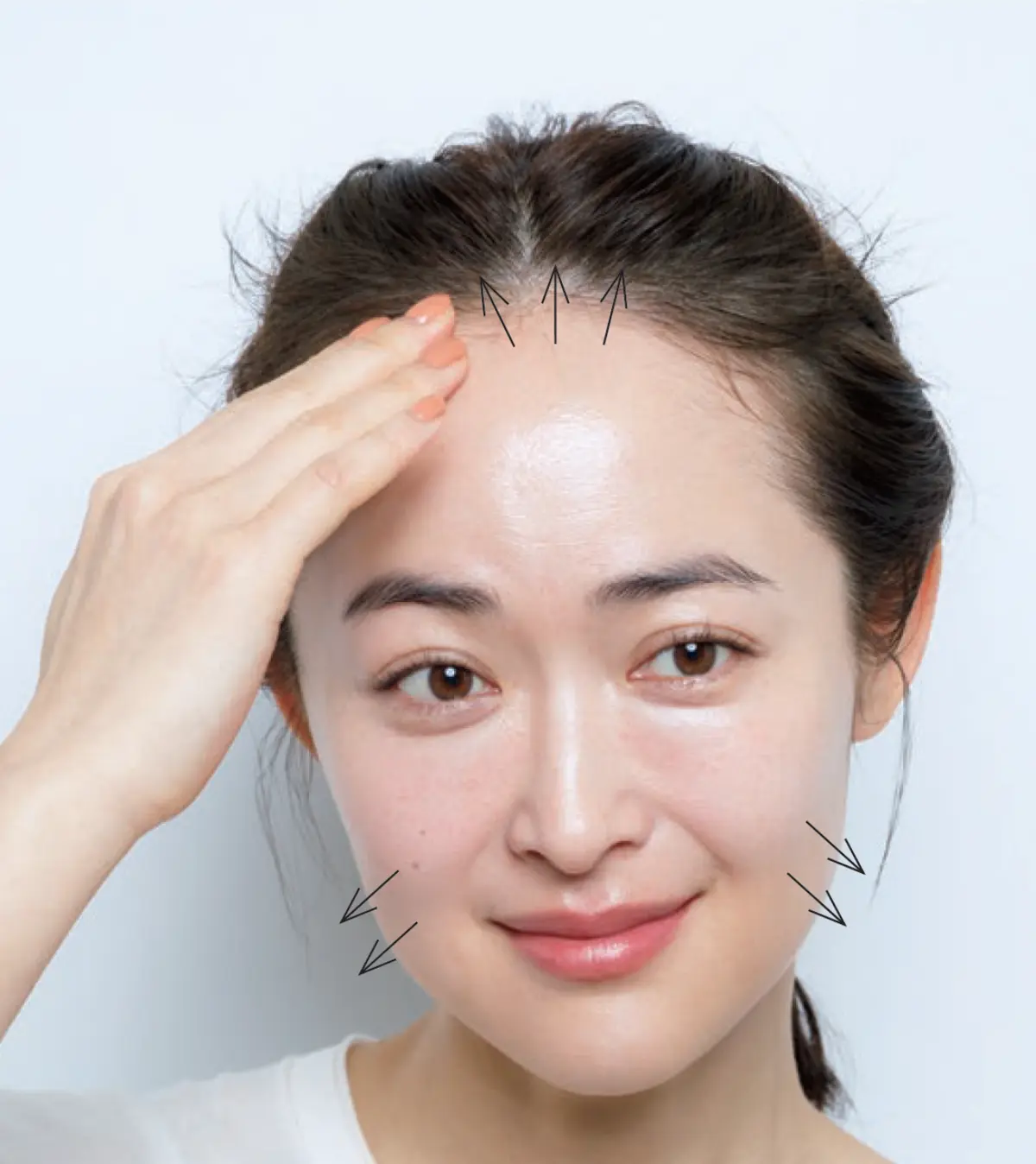 生えぎわまで隙なくのばす　50代の“年相応”ベースメイク、長井かおりの最適解