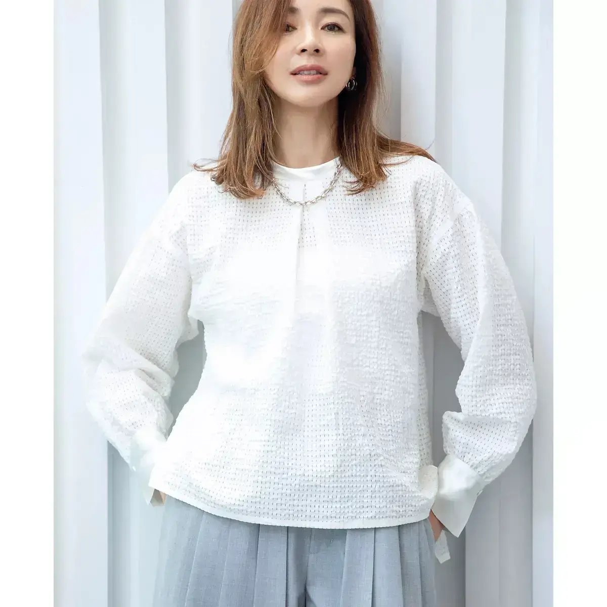 フロントタックブラウス