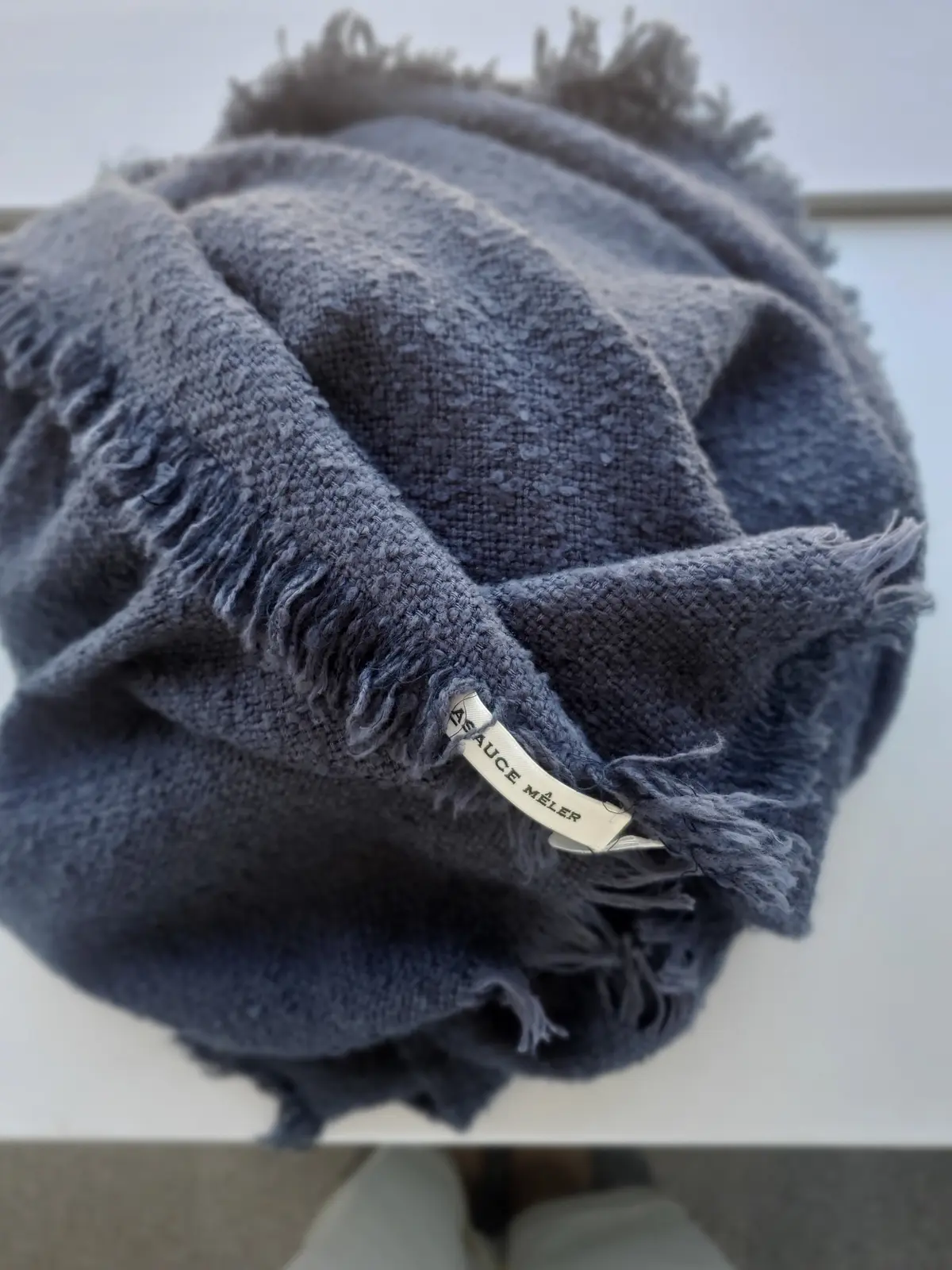 春のホワイトコーデで楽しむ“バカラの世界の画像_8