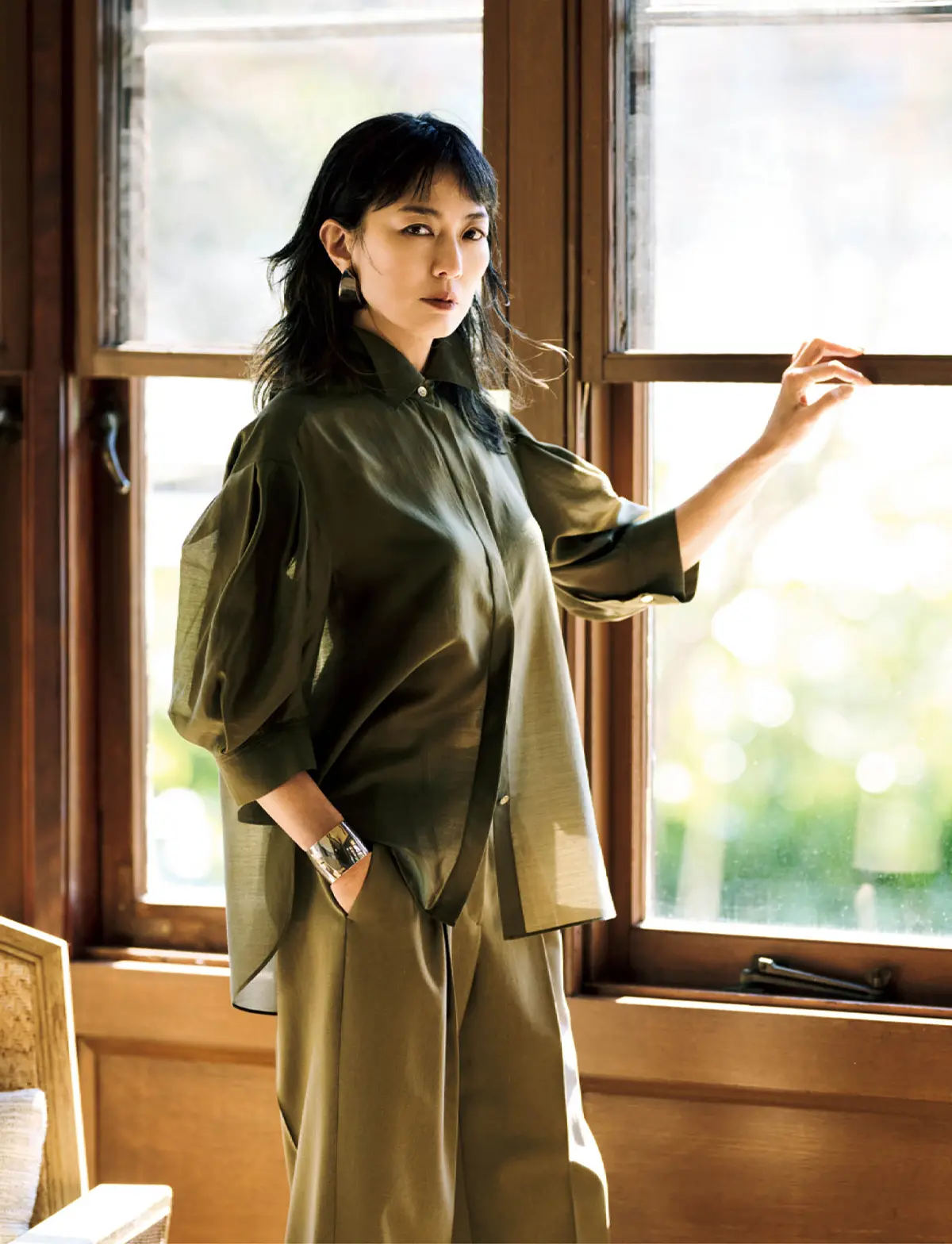 大人の表情に美しいニュアンスをプラスする極上の透け感