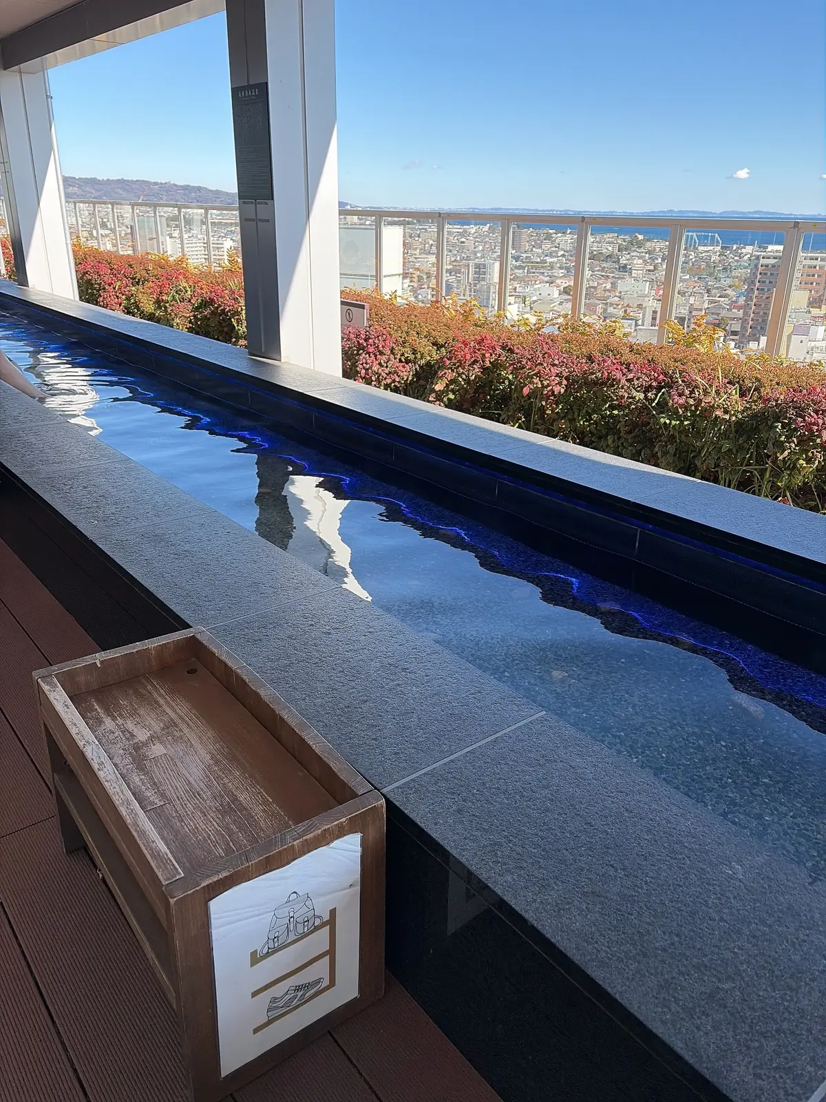 冬旅　日帰り温泉　おさんぽ　おでかけ　日帰り旅行　足湯　小田原　小田原城ミナカ小田原　展望足湯庭園　鈴廣　小田原みやげ　小田原ロール　湘南プリン　鯵の唐揚げ　小田原城最中