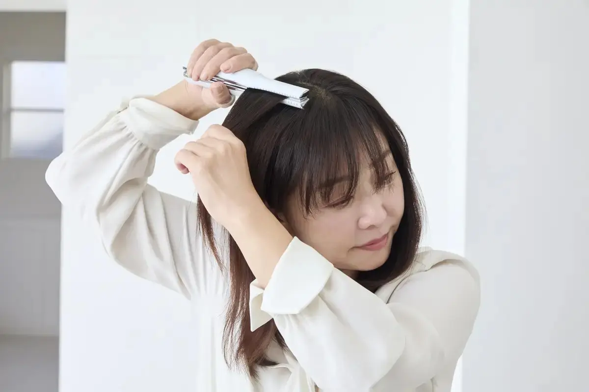 奇跡の68歳・美容ジャーナリスト天野佳代子さんの、うねりを感じさせない「毎日ヘアスタイリング術」を公開