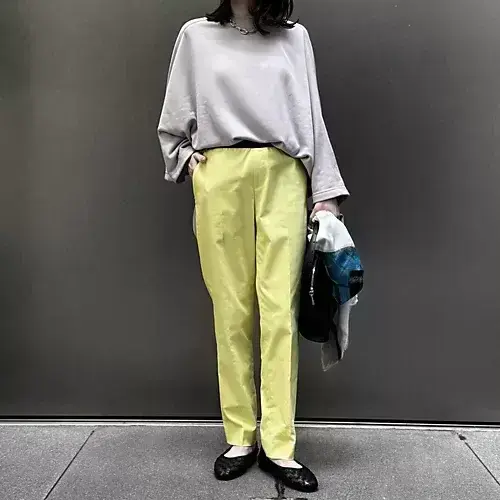 きれい色で楽しむ大人の抜け感