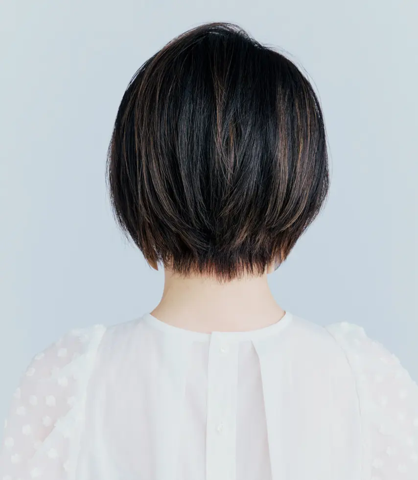 Webエクラ  後から見たショートヘアスタイル