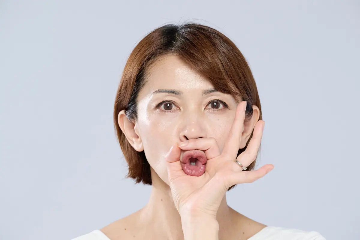 顔ヨガ　ほうれい線　マリオネットラインに効く