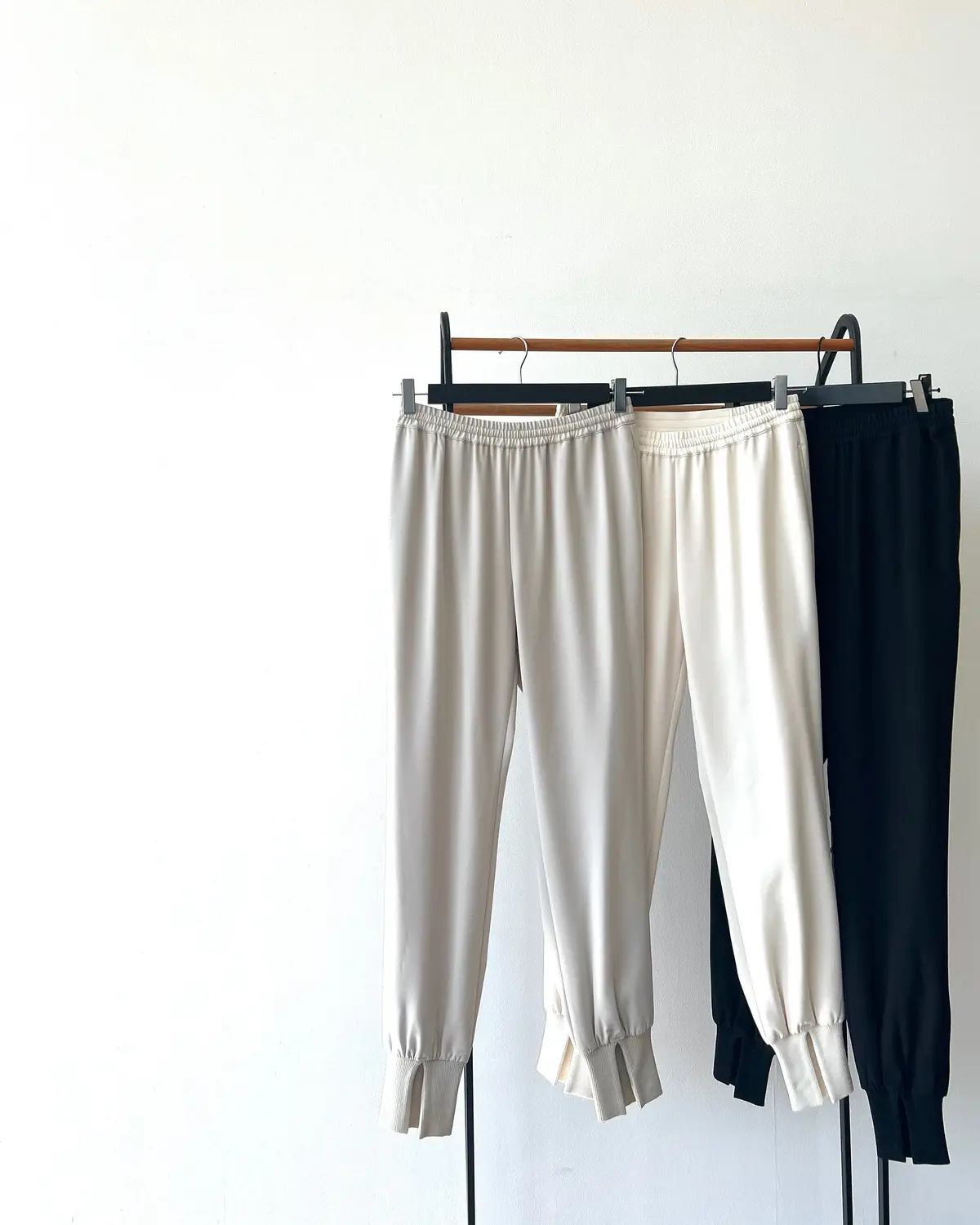 コルピエロの裾スリットリブパンツ　エクラ編集部員の偏愛名品図鑑