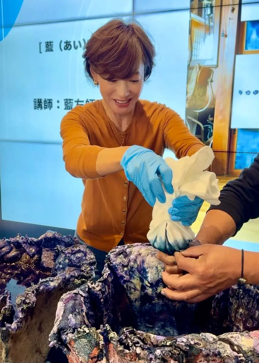 レクサスのワークショップで楽しむ伝統の藍の画像_9