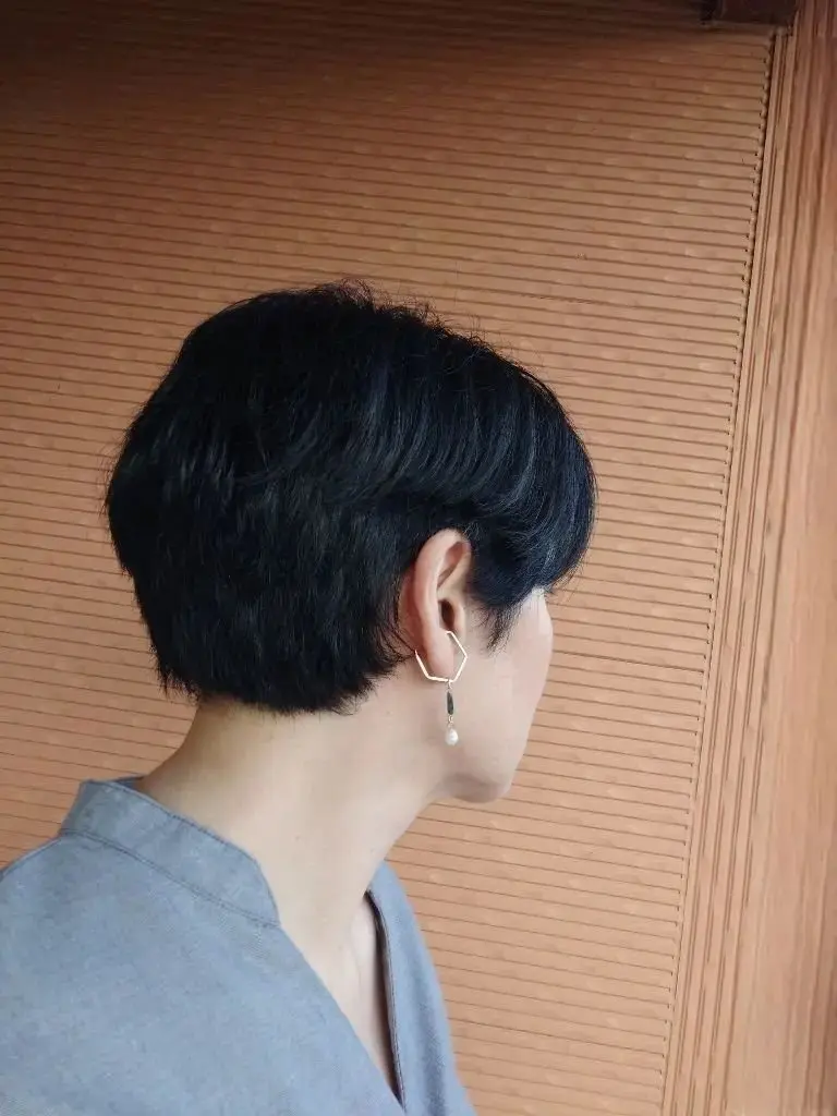 50代ヘアスタイル　ショートヘア　後から見たヘアスタイル