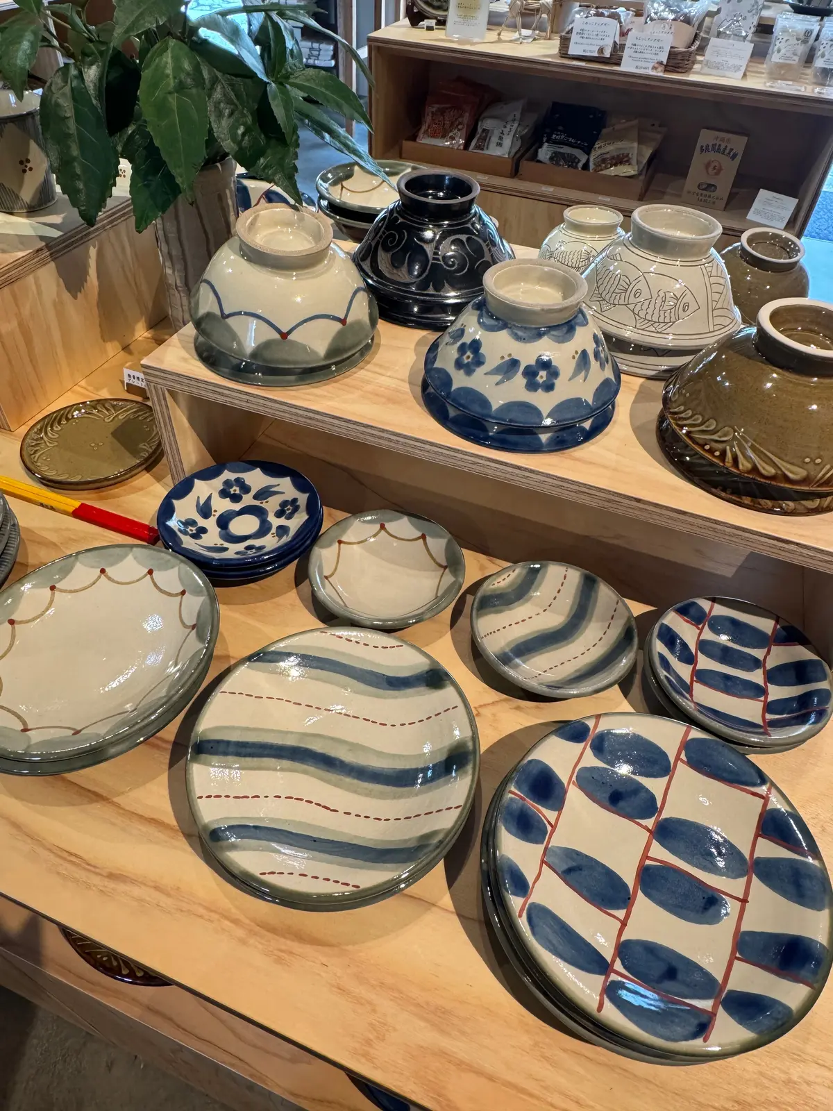 壺屋のいりぐち　壺屋やちむん通り