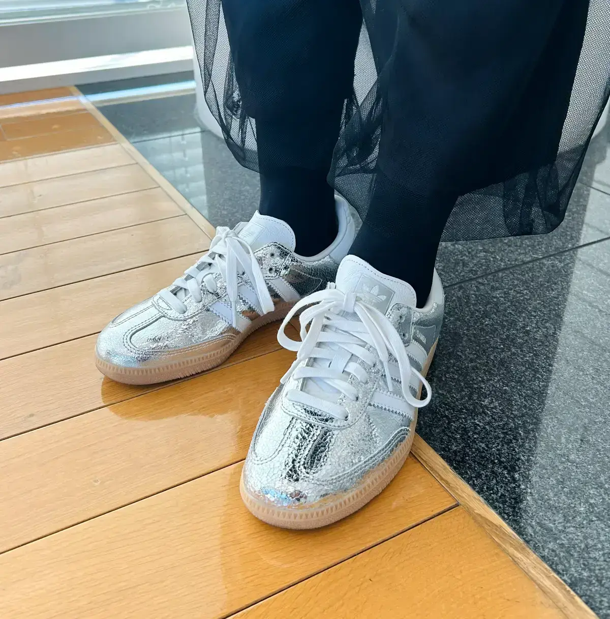 MIYAO 黒チュールパンツ 着用写真 スニーカー エクラ編集部員の偏愛名品図鑑