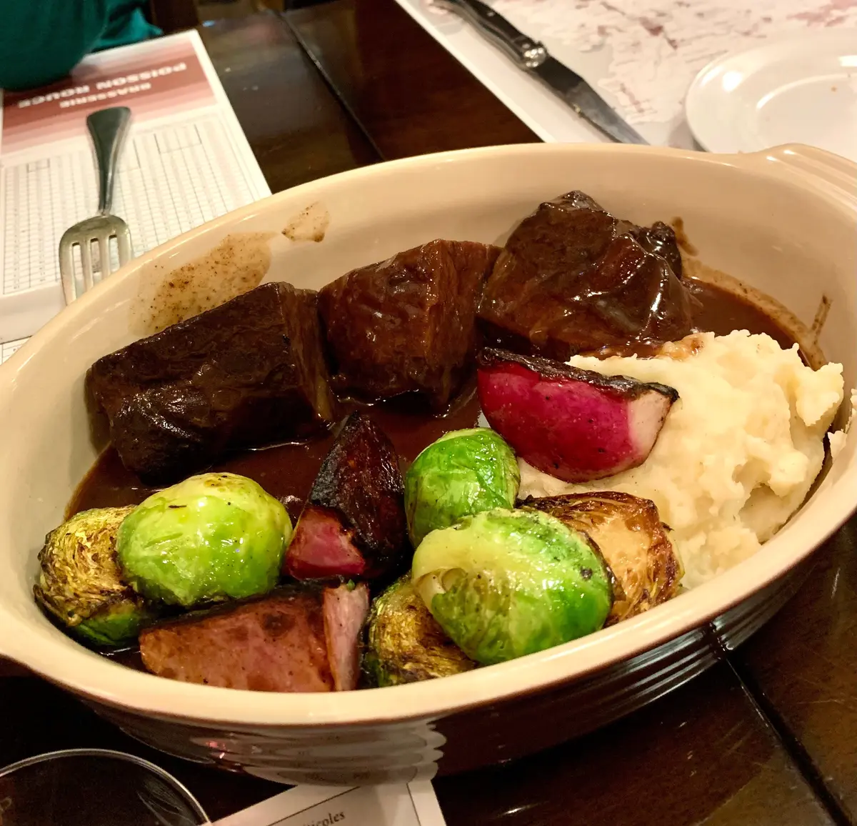 牛ほほ肉の赤ワイン煮