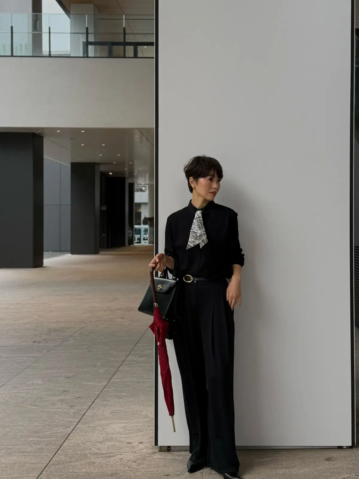 Diorのスカーフ　ユニクロ　ブラウス