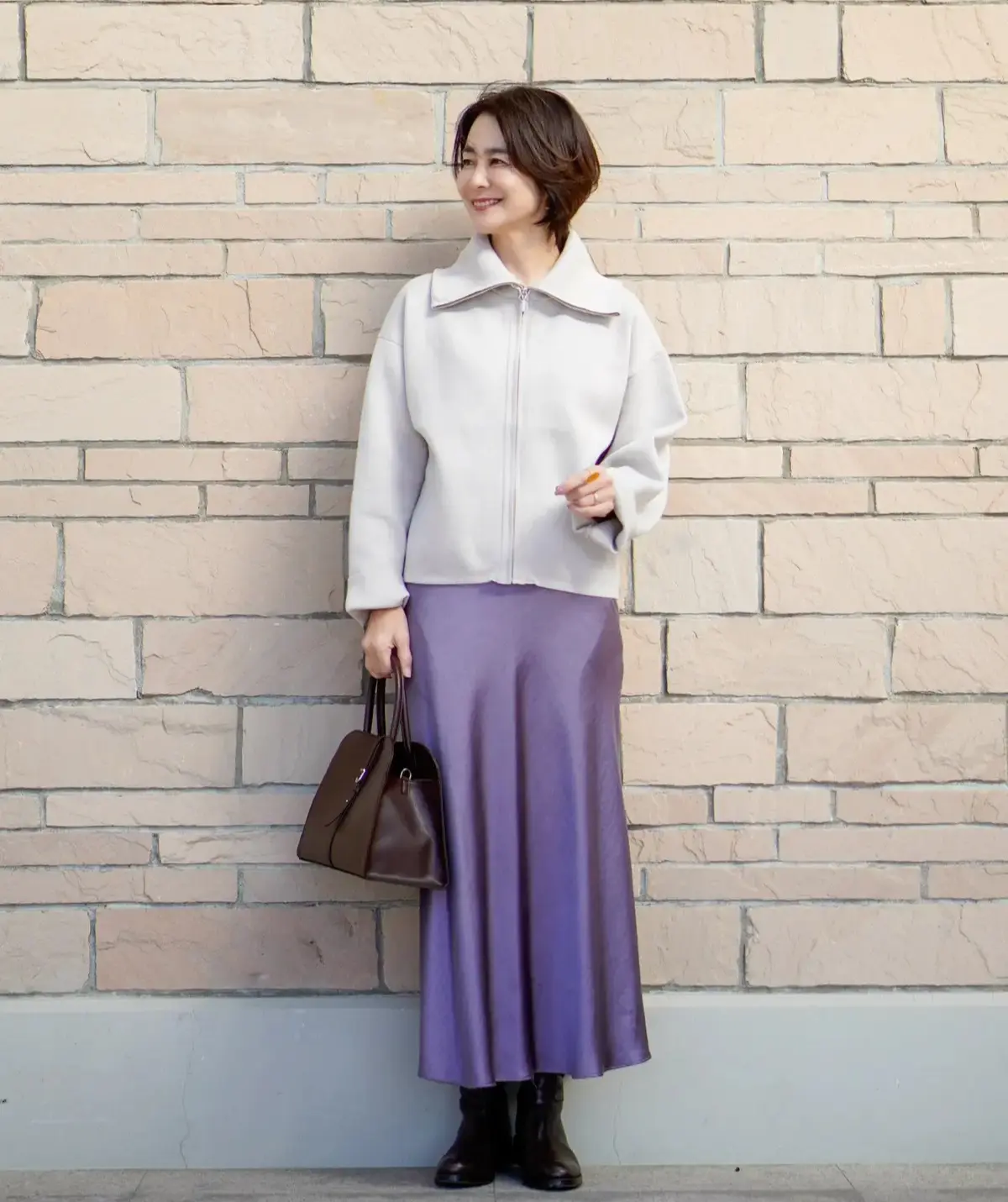 ツヤ感のあるロングスカート　パープルコーデ エクラ華組佐藤綾子さん　