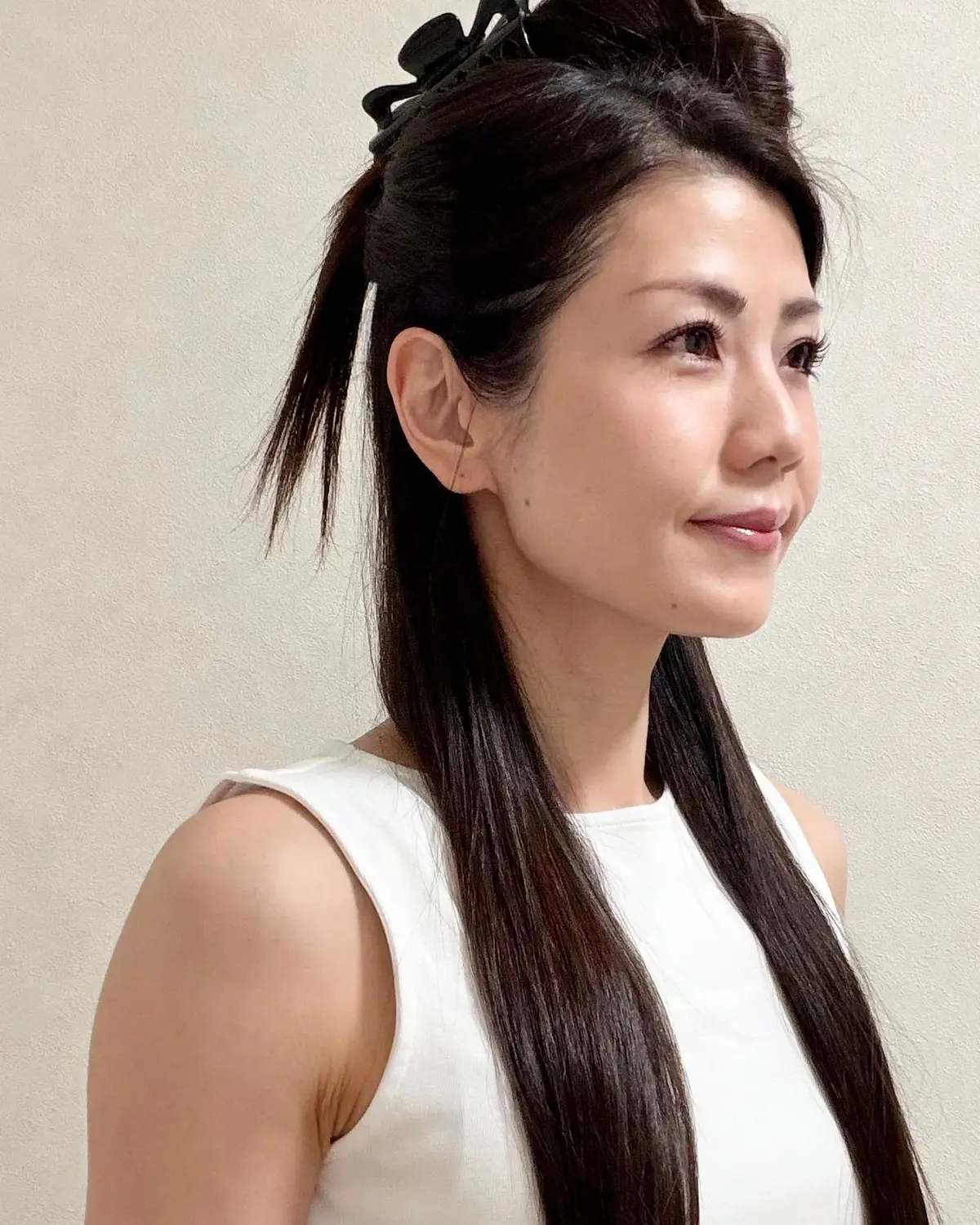 エクラ華組　小泉雅恵さんのロングヘアの作り方 　髪をブロッキングする