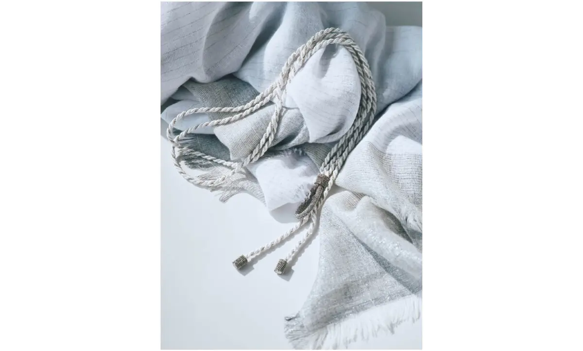 ストール￥42,900・ベルト￥53,900／ウールン商会（ペセリコ）