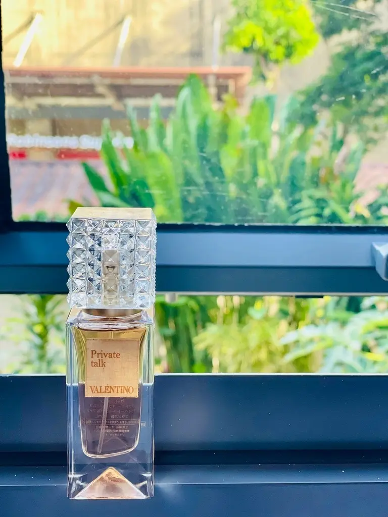 ヴァレンティノの大人気シリーズの香水『private talk』