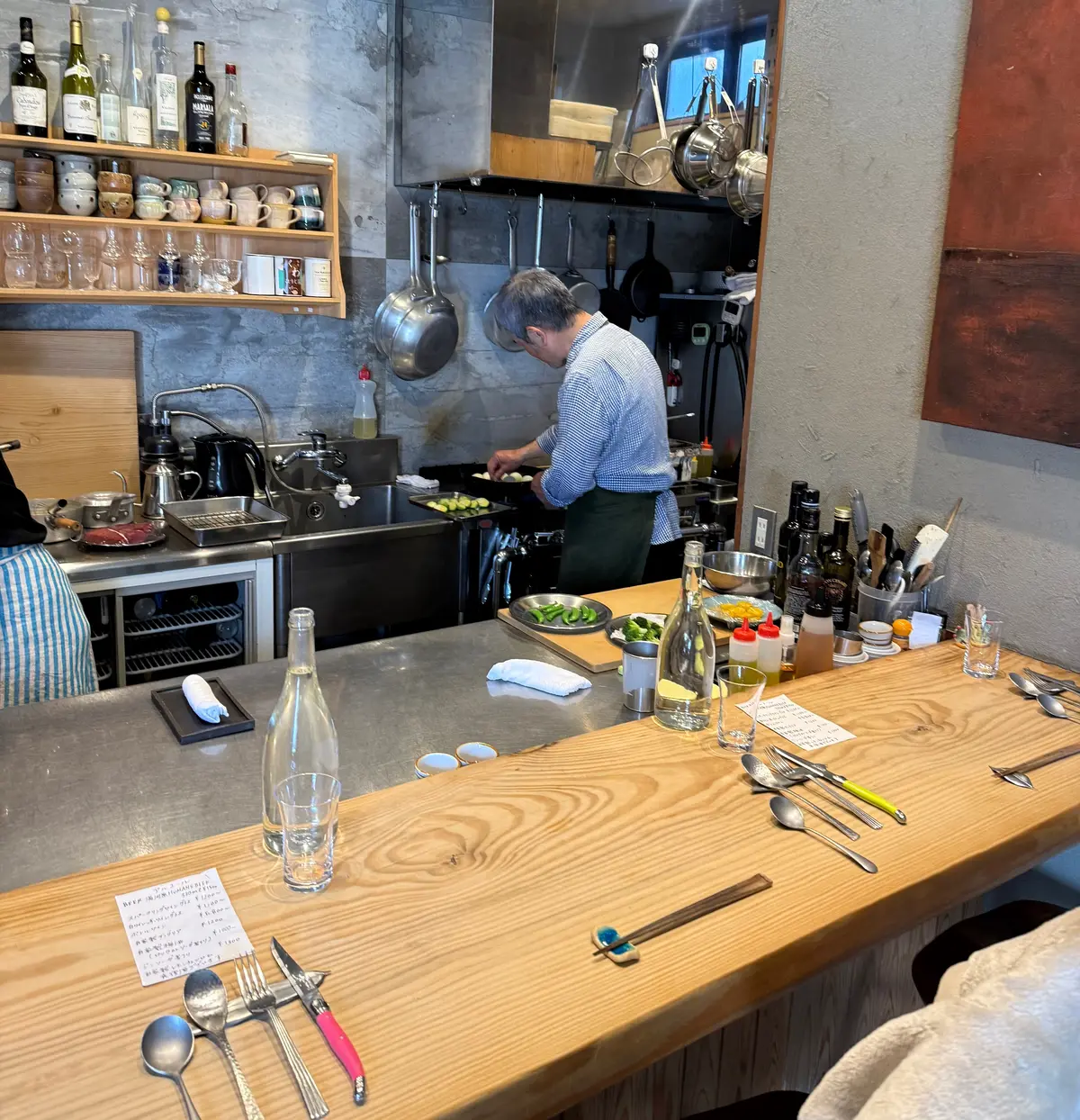 シェフが1人で料理してくれる