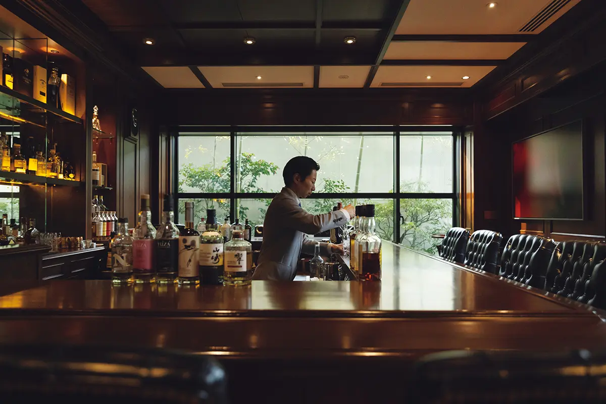 アペリティフを楽しんだり、宿泊者専用のサロンからもお酒を注文できるバー