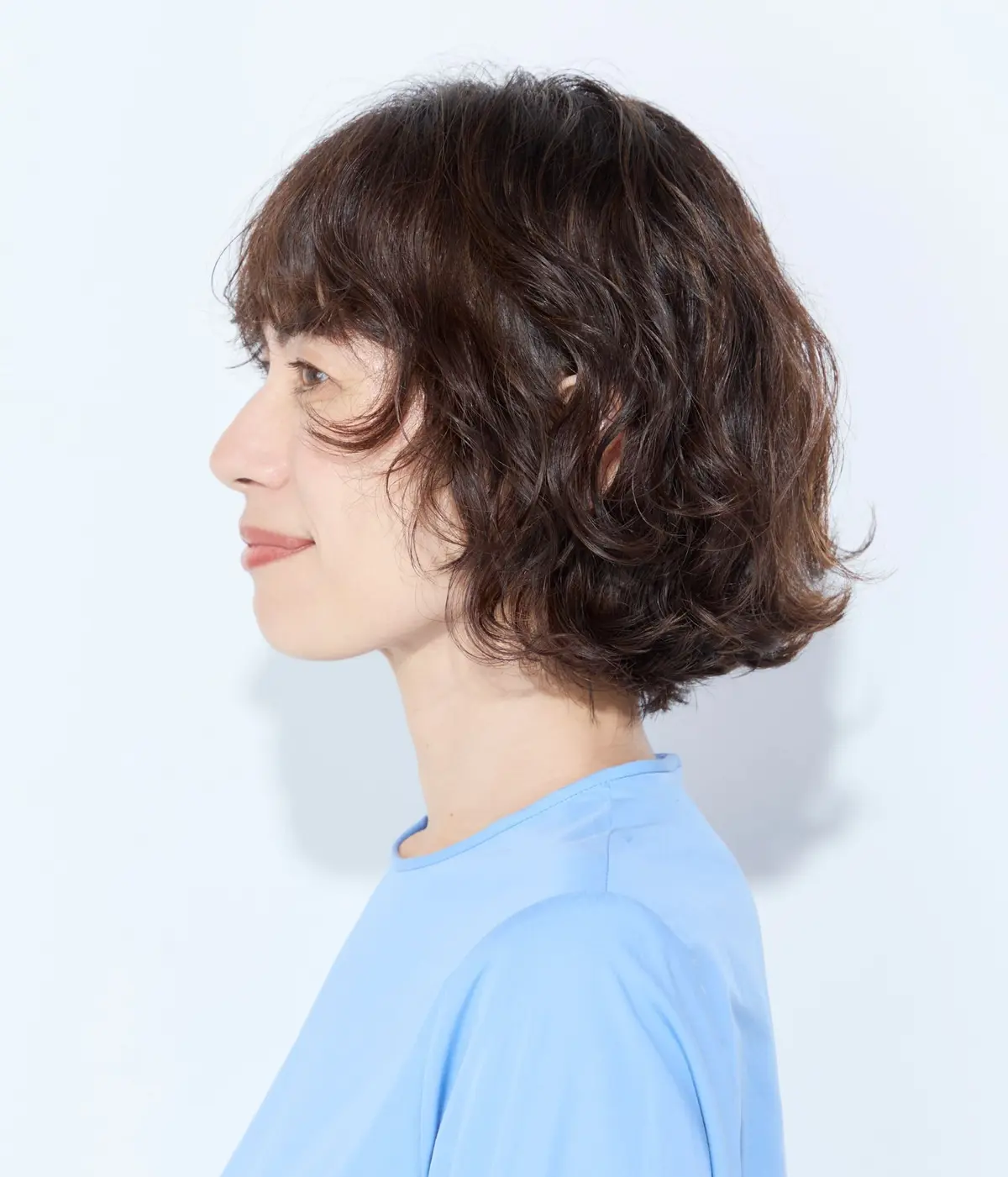 Webエクラ  横から見たボブヘアスタイル　40代 50代 髪型