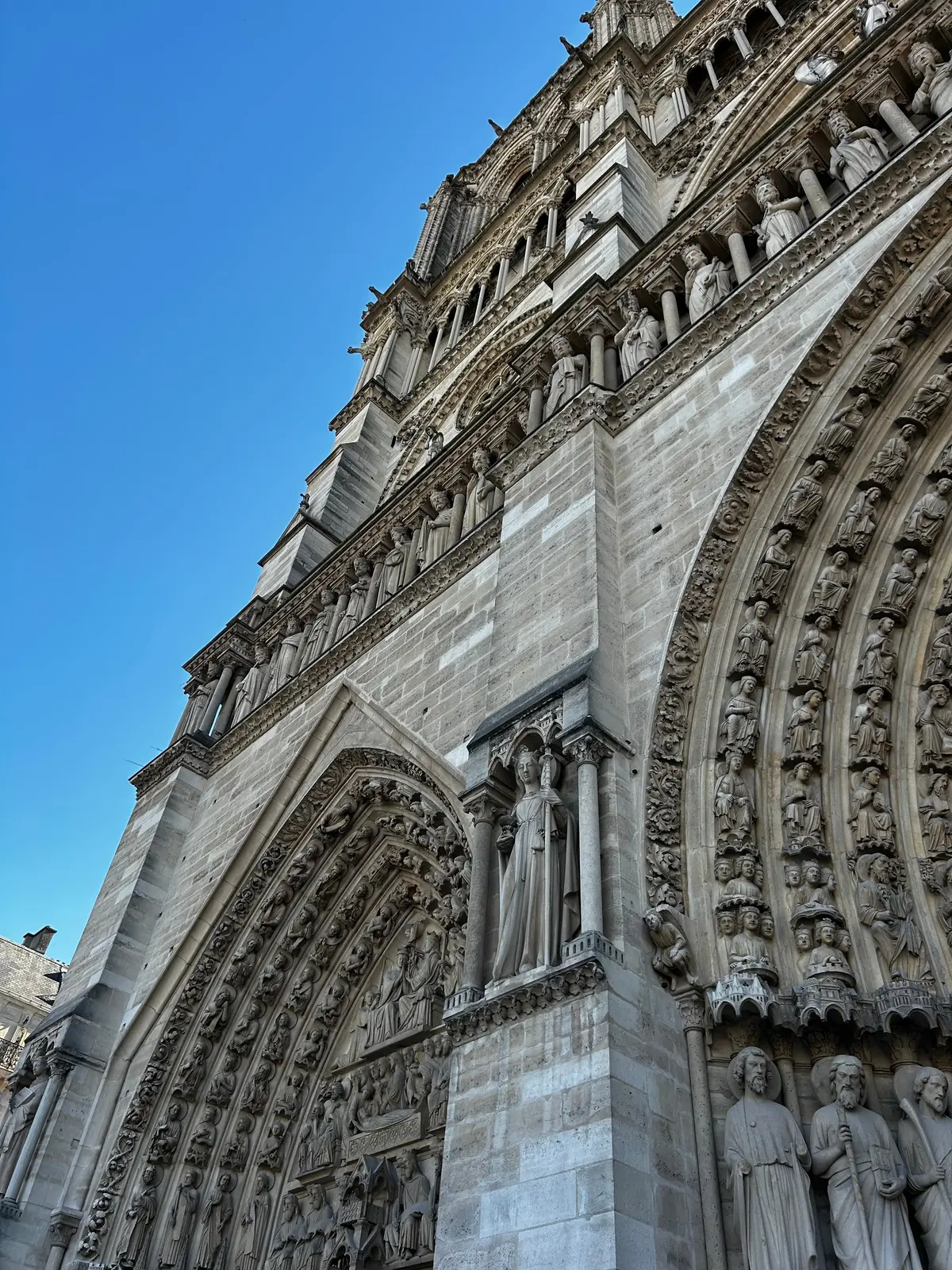 Netflix ネットフリックス　　Emily in Paris　　TVドラマ「エミリー、パリへ行く」seasons5   ロケ地