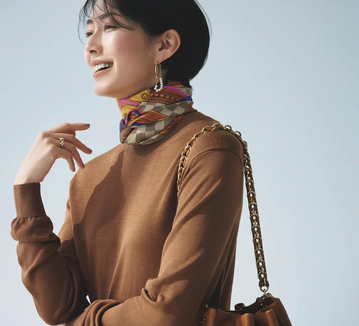 ルイ・ヴィトン　スカーフ　巻き方　イメージ