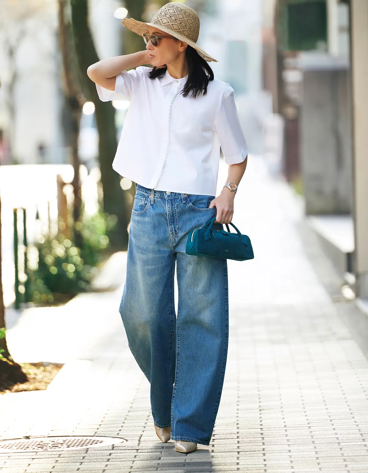 シャツをインせずとも 自然なメリハリバランスに