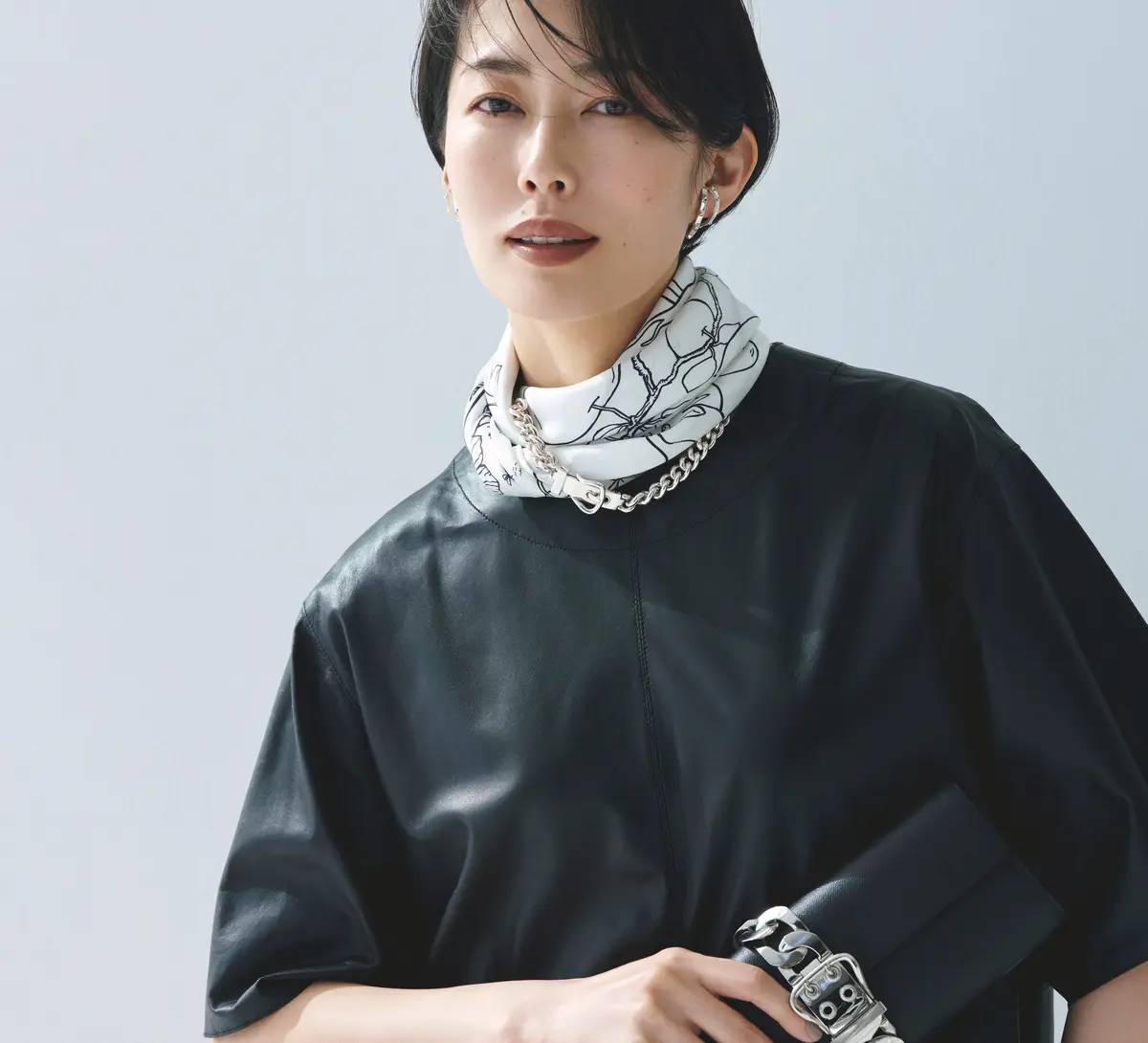 エルメス　スカーフ　巻き方　イメージ