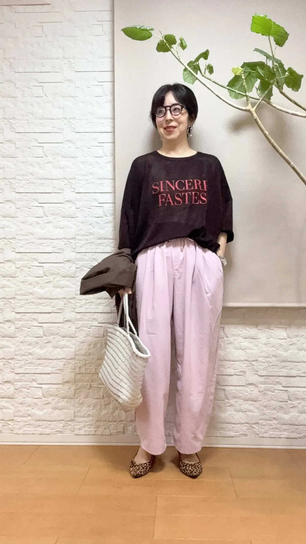 50代プチプラピンクワイドパンツコーデの画像_3