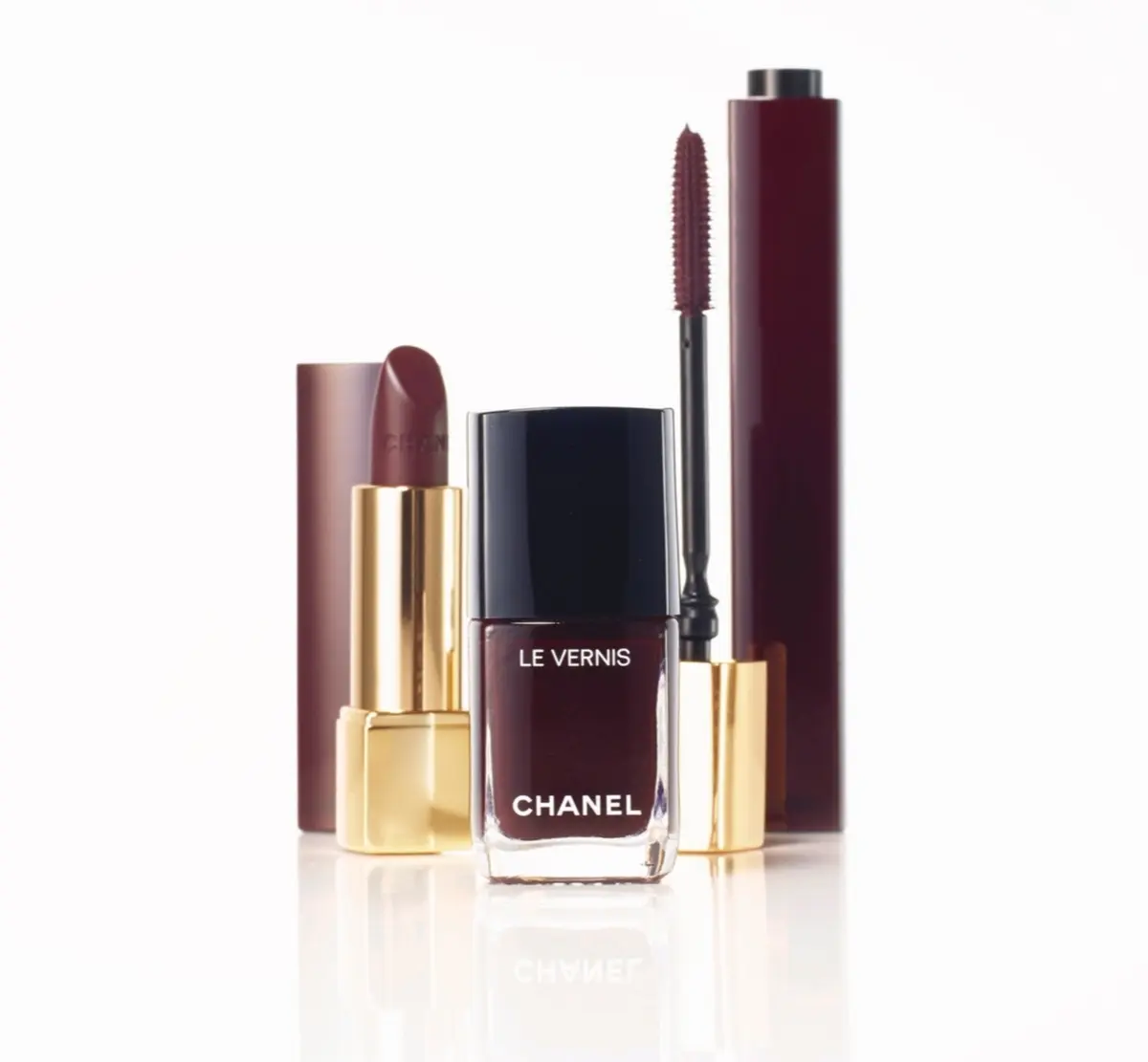 シャネル ルージュ ヌワール コレクション （右から）ヌワール アリュール 67、ヴェルニ 397、 ルージュ アリュール ヴェルヴェット387