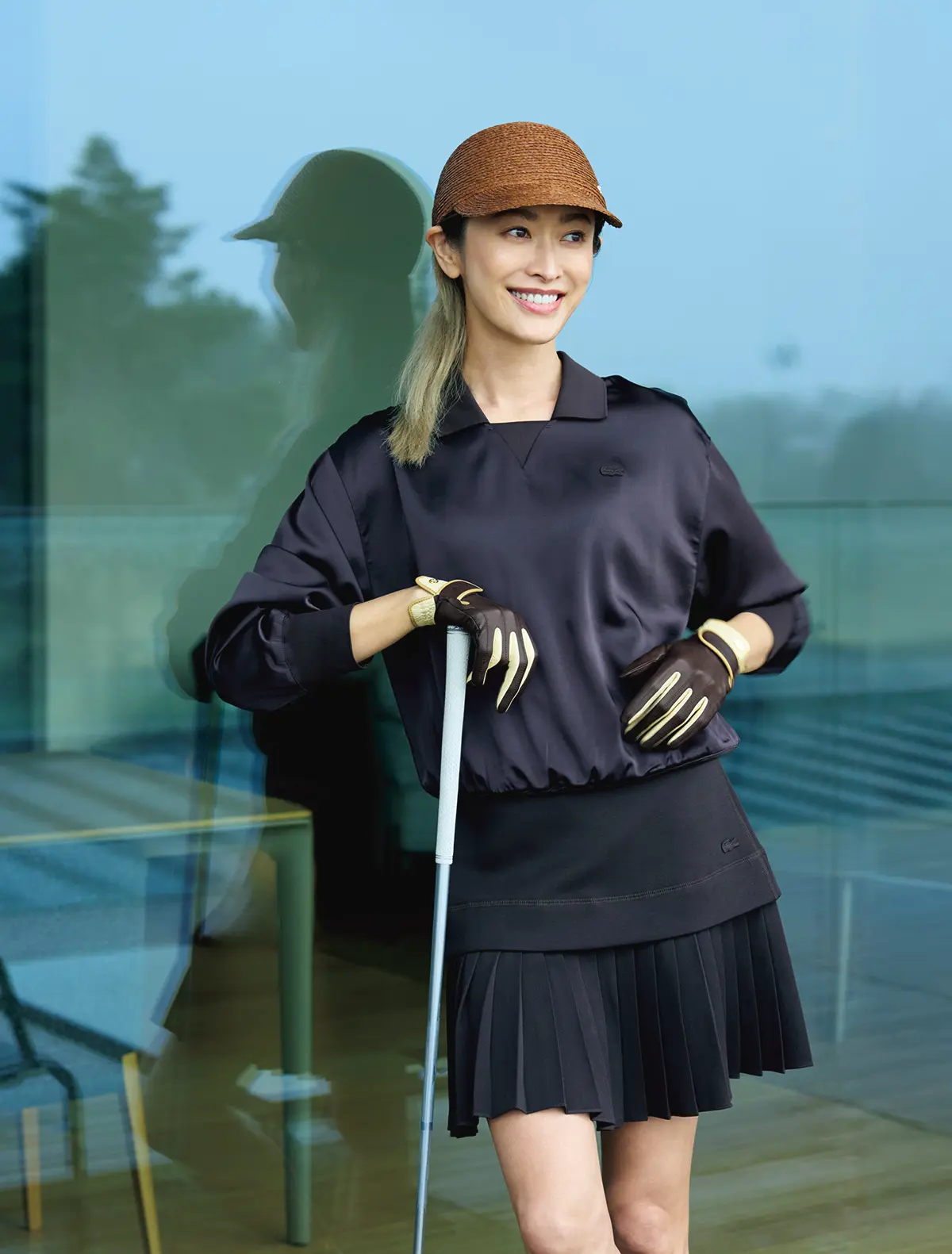 レイヤード見えするひと技効いたデザインで スマートに、センスよく