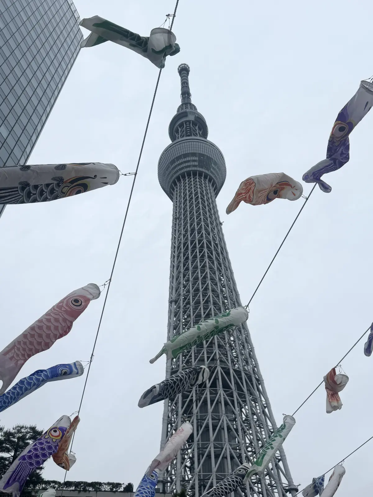 王道の白リネンシャツ＆デニムスタイルでスの画像_1