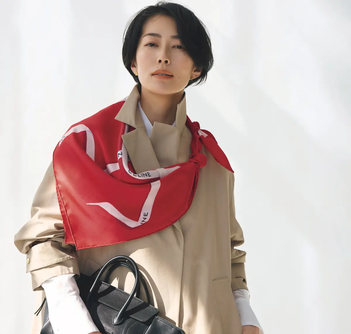 セリーヌ　スカーフ　巻き方　イメージ