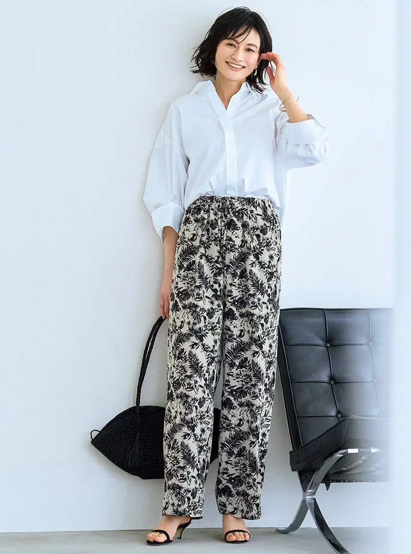 E by eclat
ボタニカルプリントパンツ
￥24,200　モデル着用カット