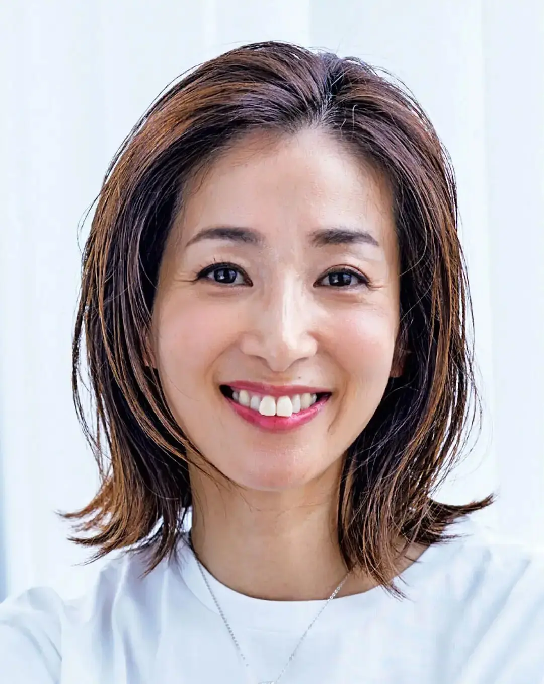 【50代に似合う冬のボブヘアスタイル60選】おばさんぽくならずに若見え！くせ毛やうねりをカバーする髪型
