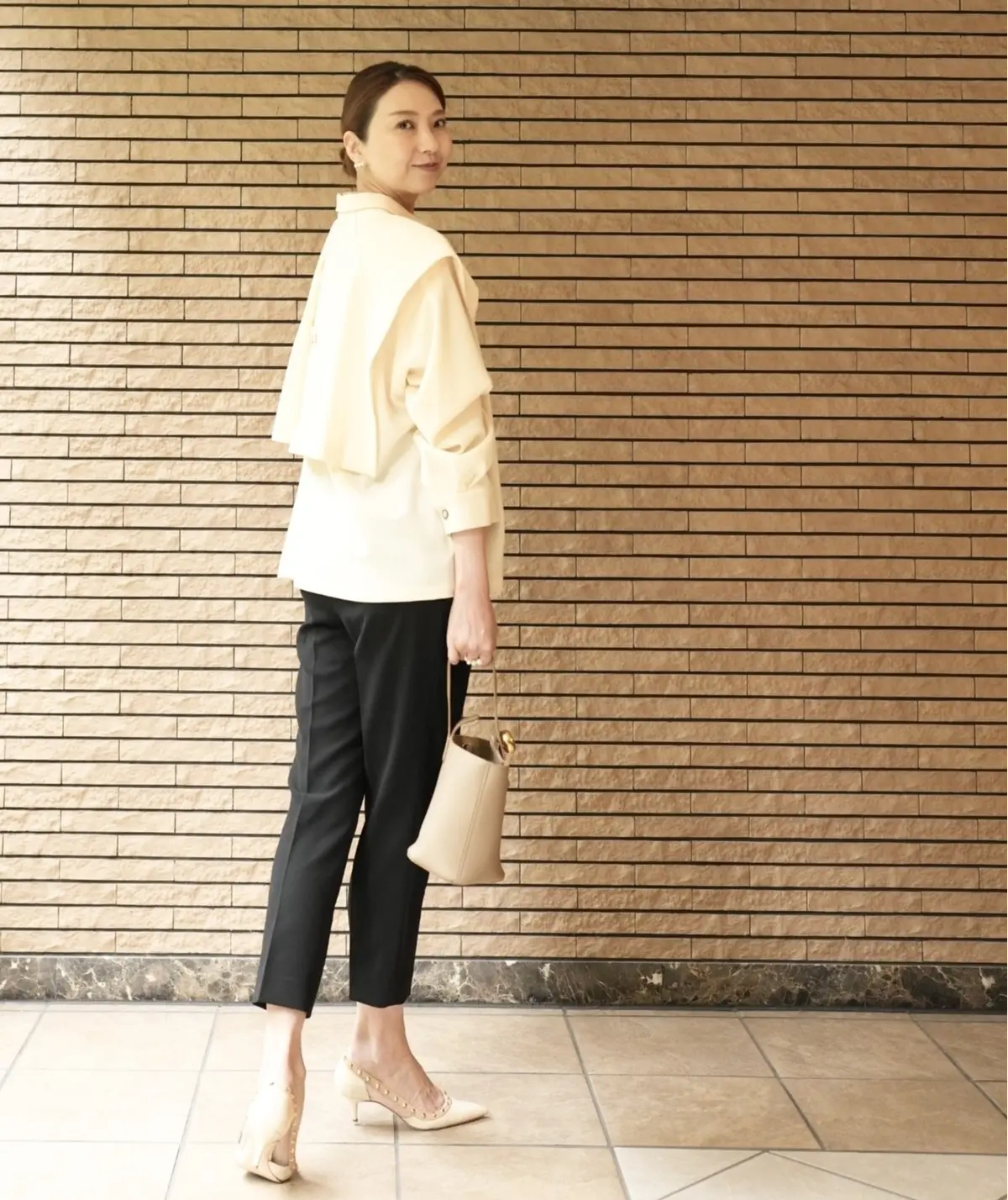 エクラ 華組　法村麻起子さん　シャツコーデ　50代　全身コーデ