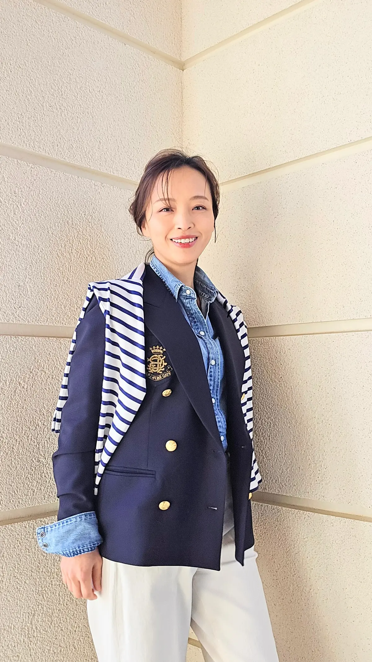 ストライプTシャツ一枚で楽しむ！大人の「の画像_2