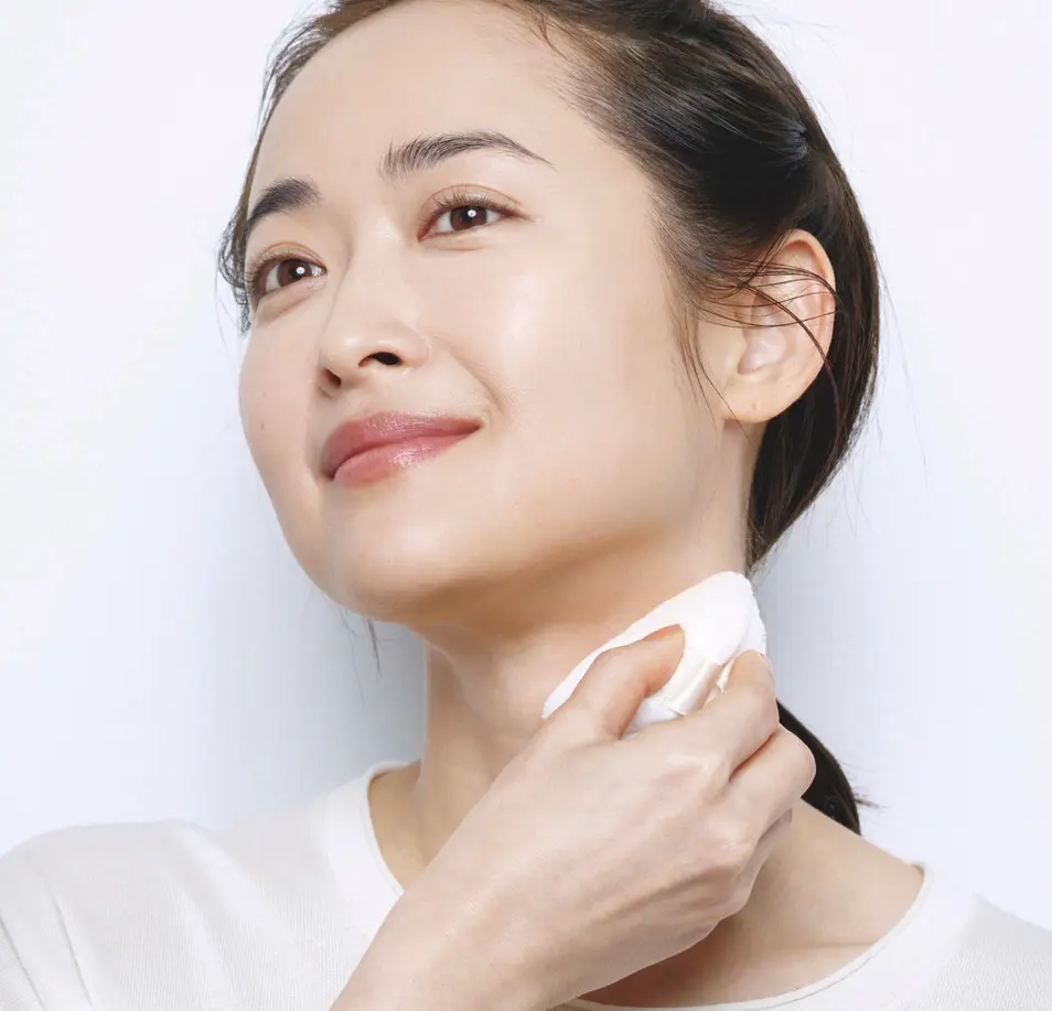 首にものせ、顔と質感をそろえる