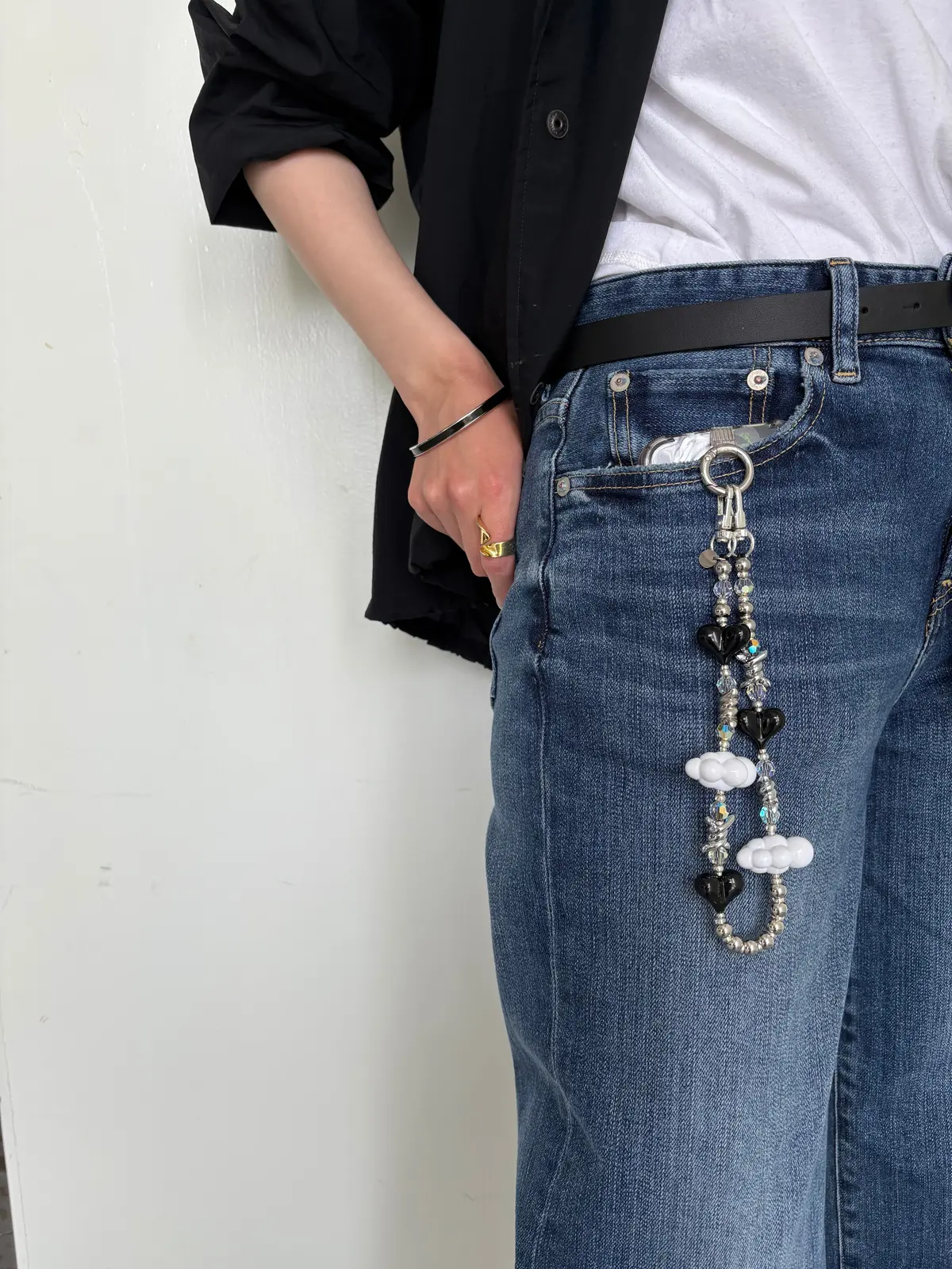 String Ting Londonのストラップをデニムからチラ見せ　エクラ編集部員の偏愛名品図鑑