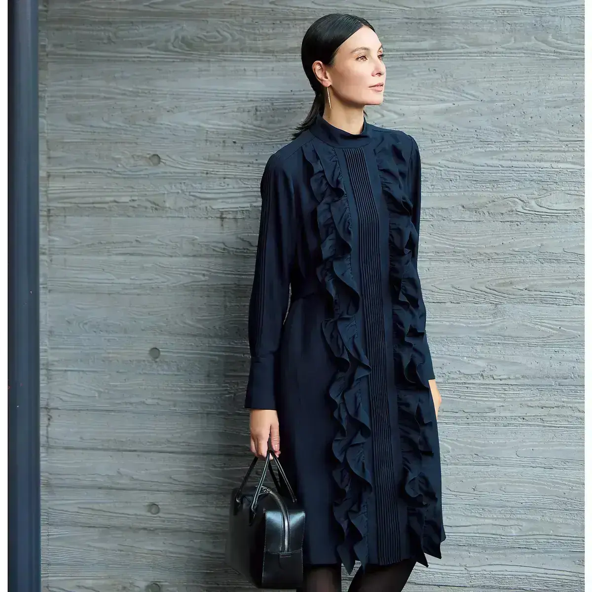 前後のフリル Iラインワンピース  50代 3月 春ファッション