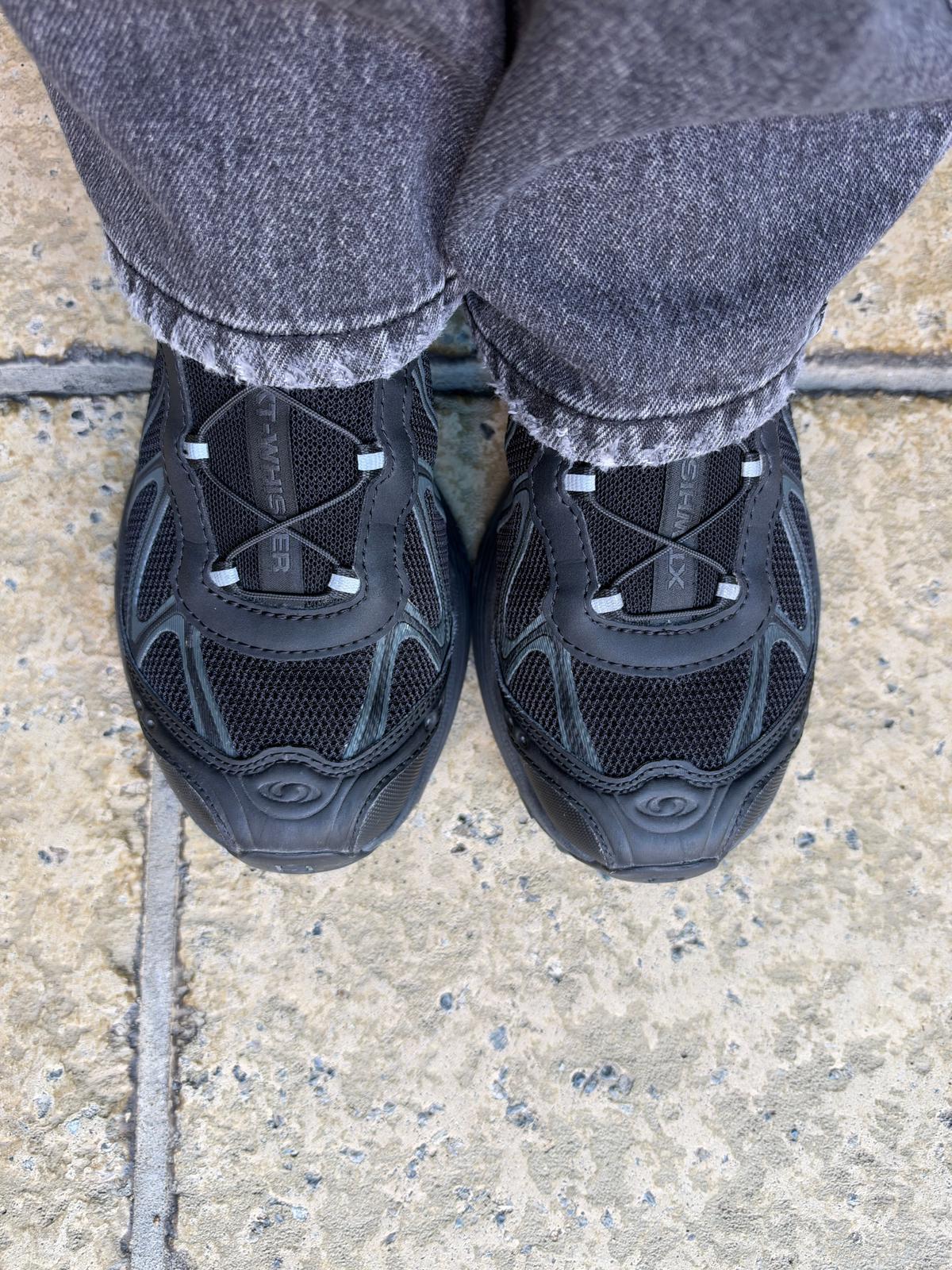 サロモン　スニーカー　salomon xt-whisper ブラックスニーカー　黒スニーカー　ウィスパー　大人スニーカー